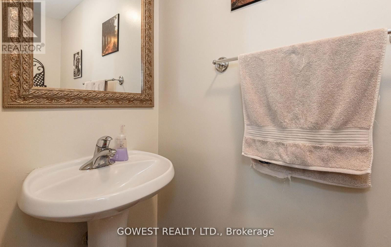 52 DAVIS CRESCENT Image 18