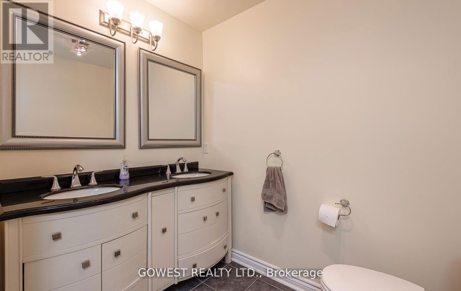 52 DAVIS CRESCENT Image 23