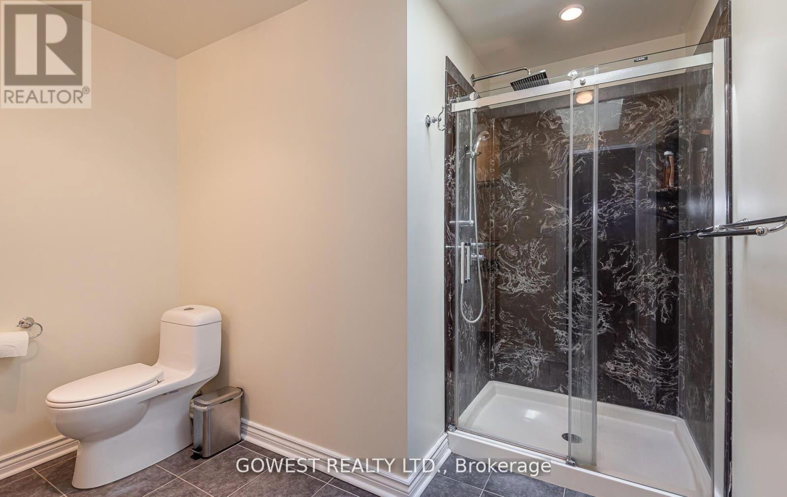 52 DAVIS CRESCENT Image 24