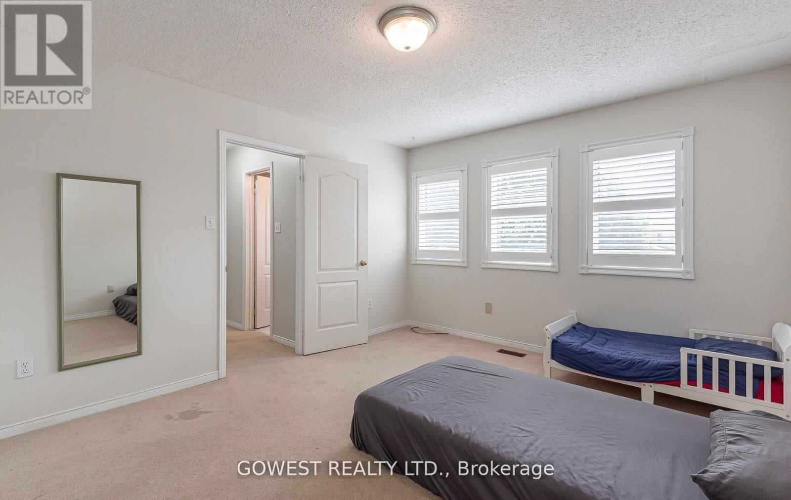 52 DAVIS CRESCENT Image 28