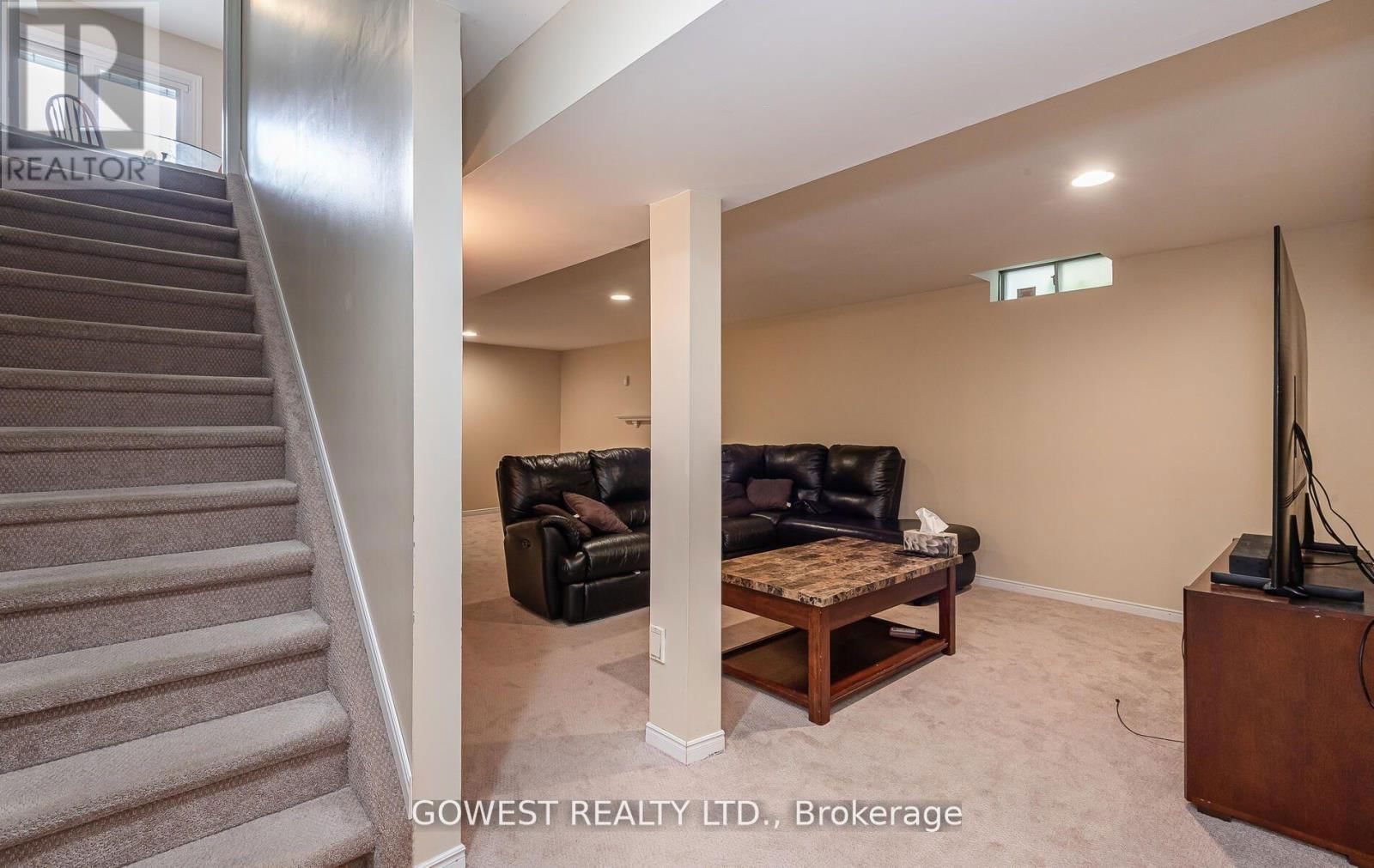 52 DAVIS CRESCENT Image 29