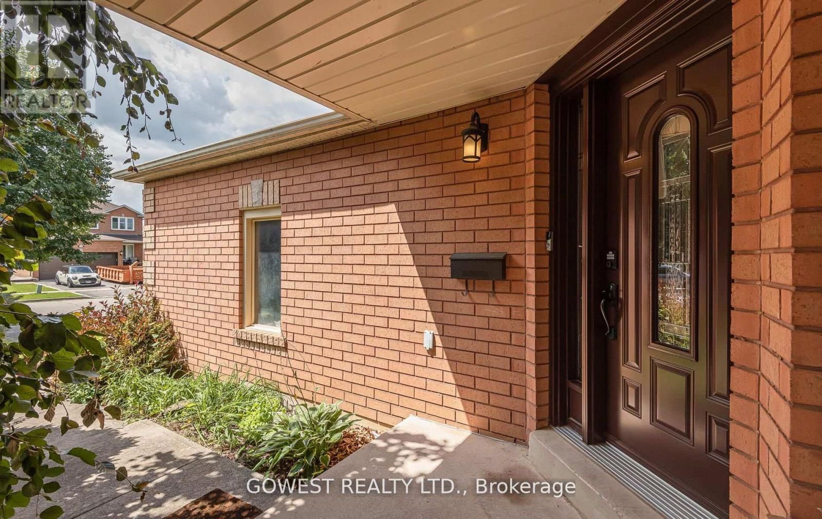 52 DAVIS CRESCENT Image 3
