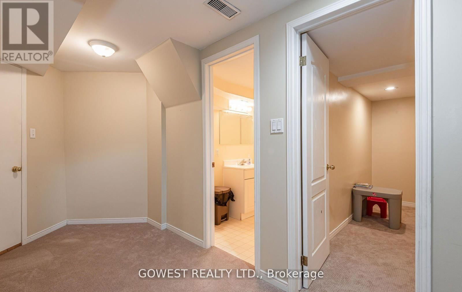 52 DAVIS CRESCENT Image 30