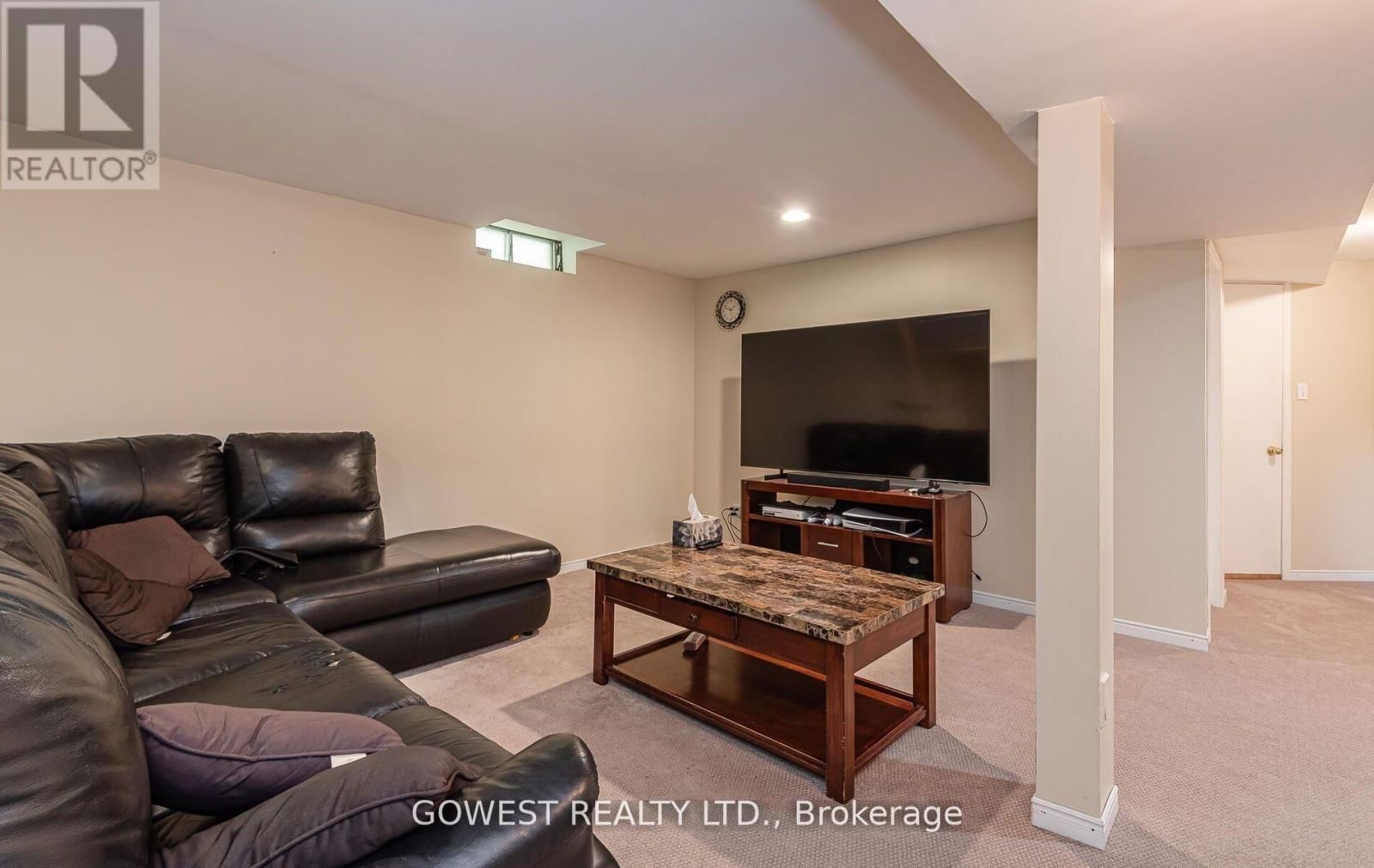 52 DAVIS CRESCENT Image 31