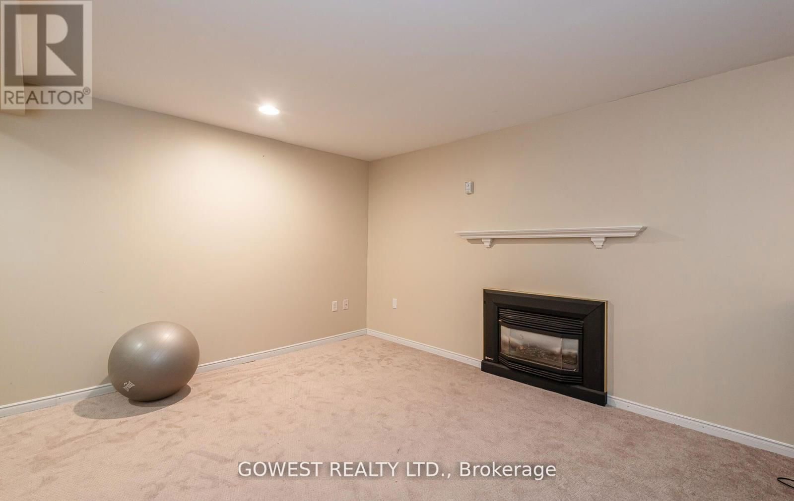52 DAVIS CRESCENT Image 33