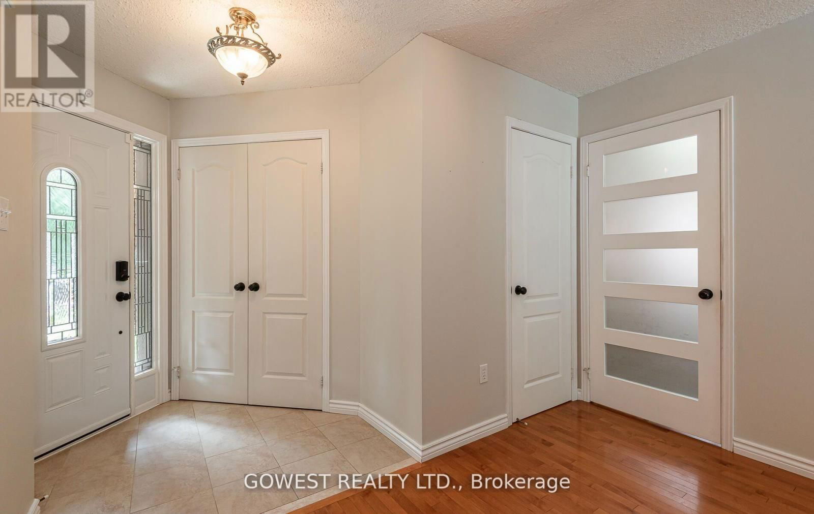 52 DAVIS CRESCENT Image 5