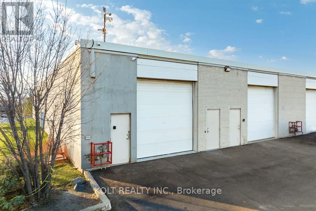 8/9 - 1040 MARTIN GROVE ROAD Image 4