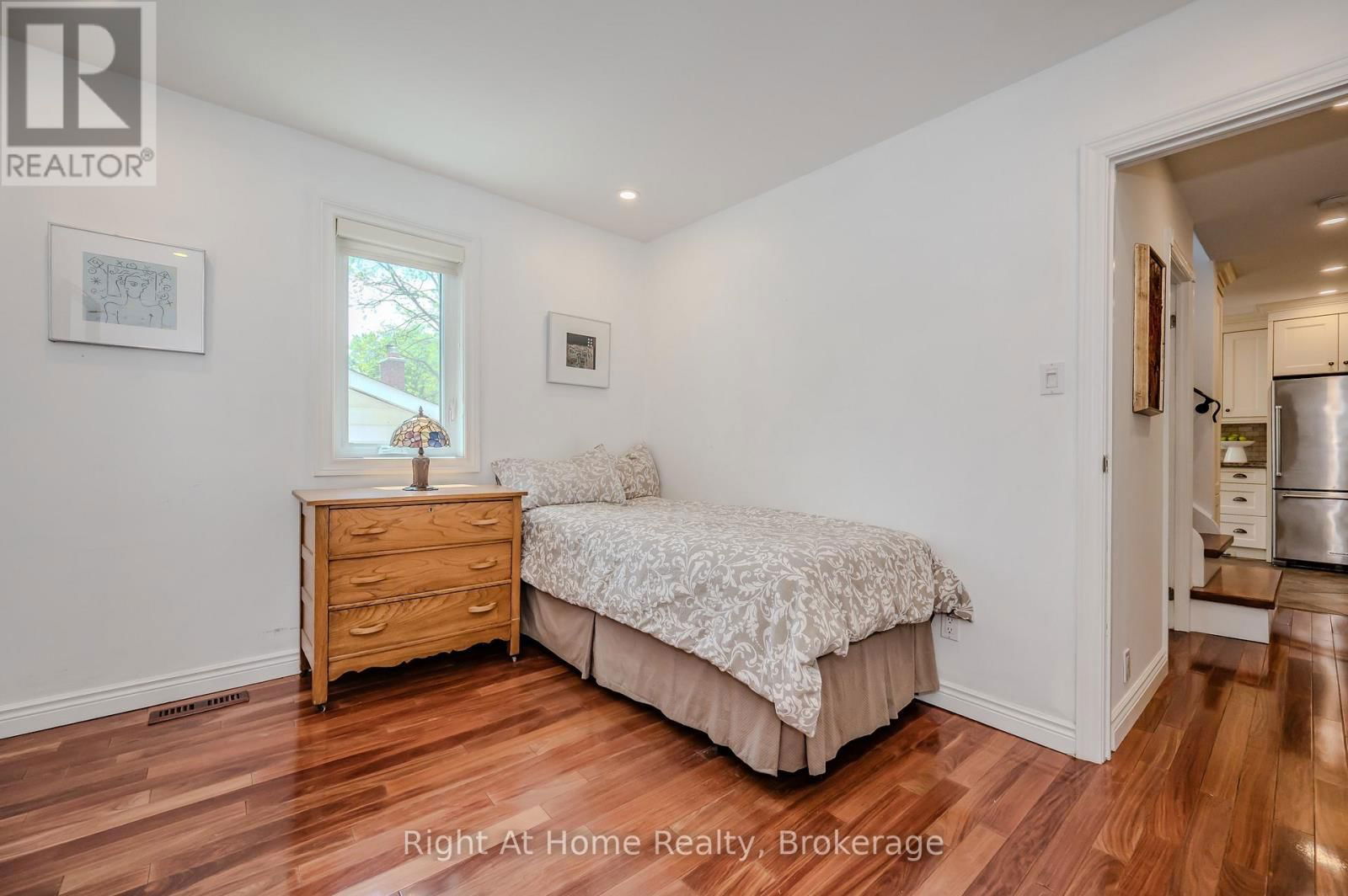 76 BROCK STREET WEST Image 11