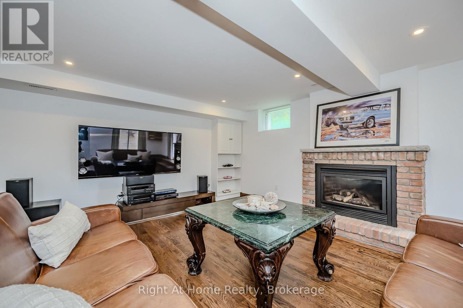 76 BROCK STREET WEST Image 25