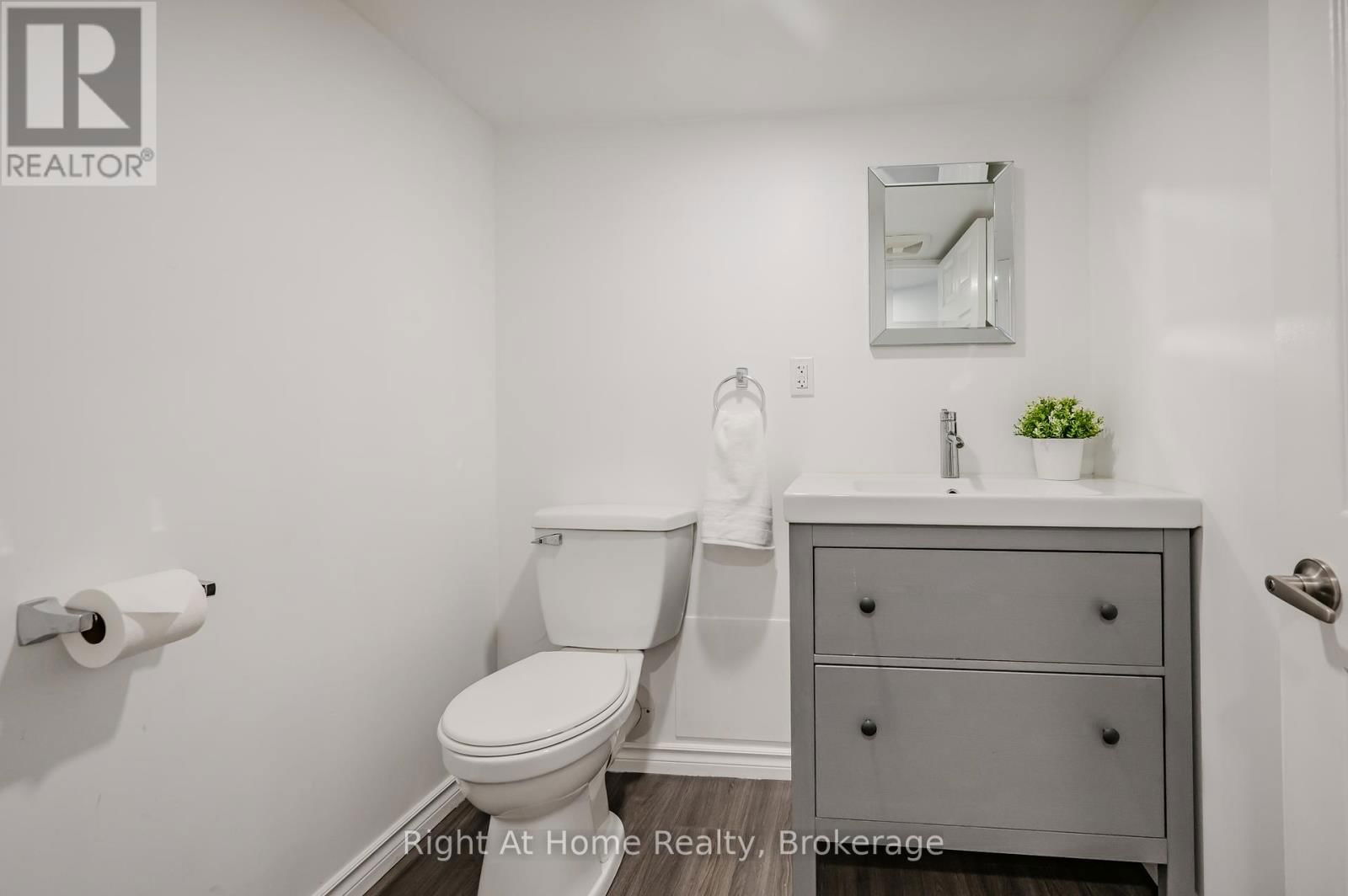 76 BROCK STREET WEST Image 30