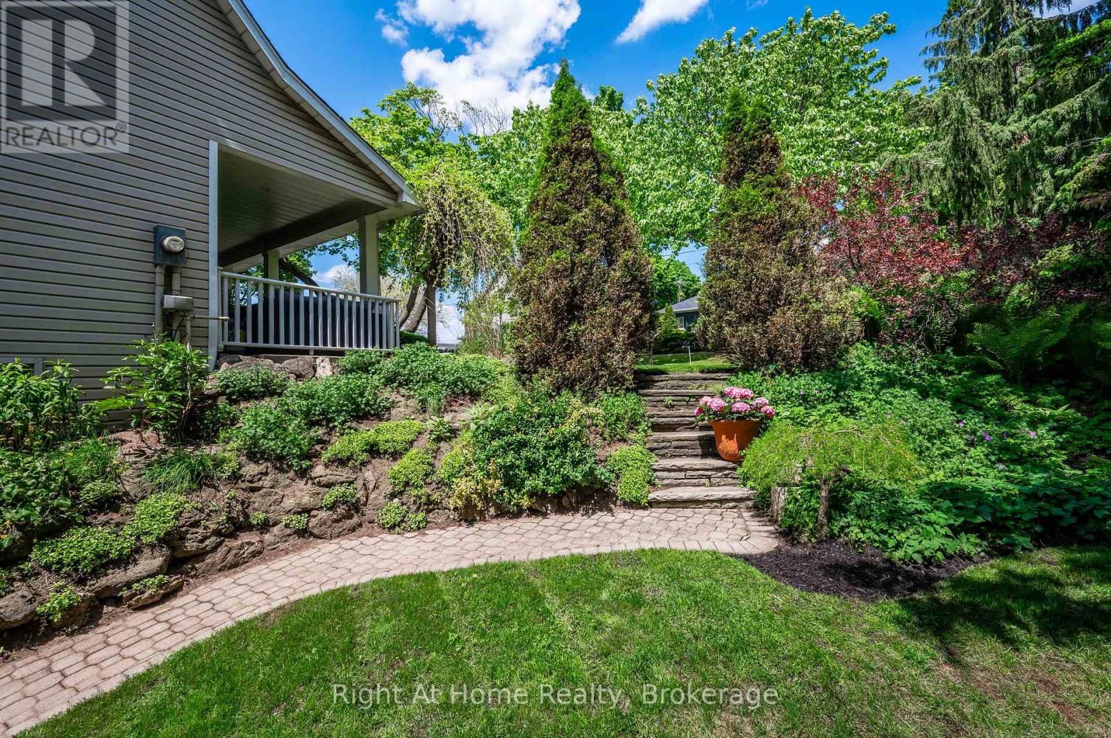 76 BROCK STREET WEST Image 37