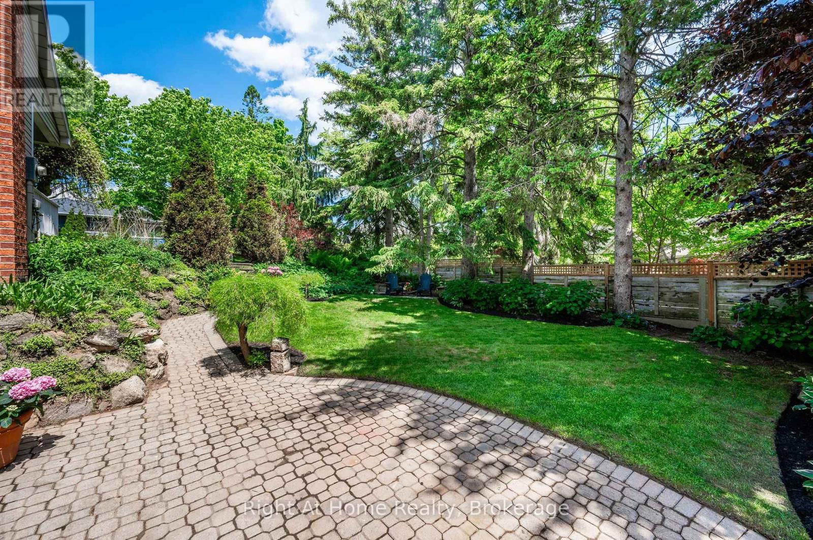 76 BROCK STREET WEST Image 38