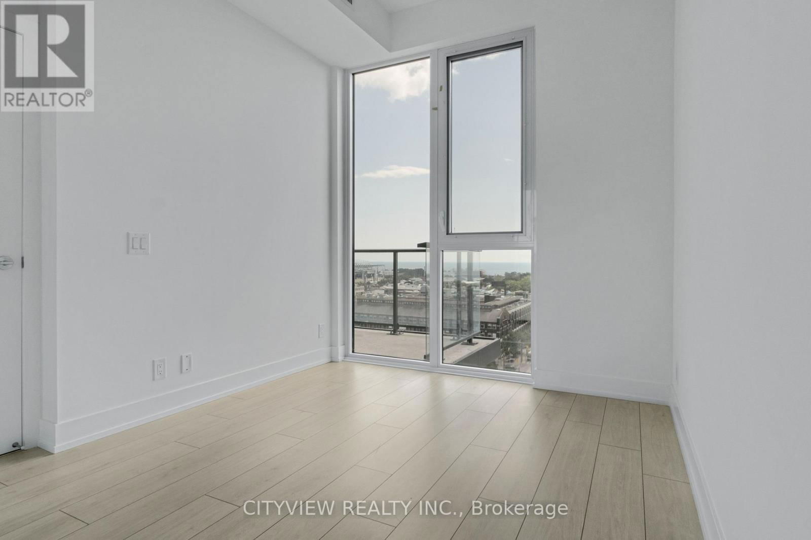 1104 - 270 DUFFERIN STREET Image 20