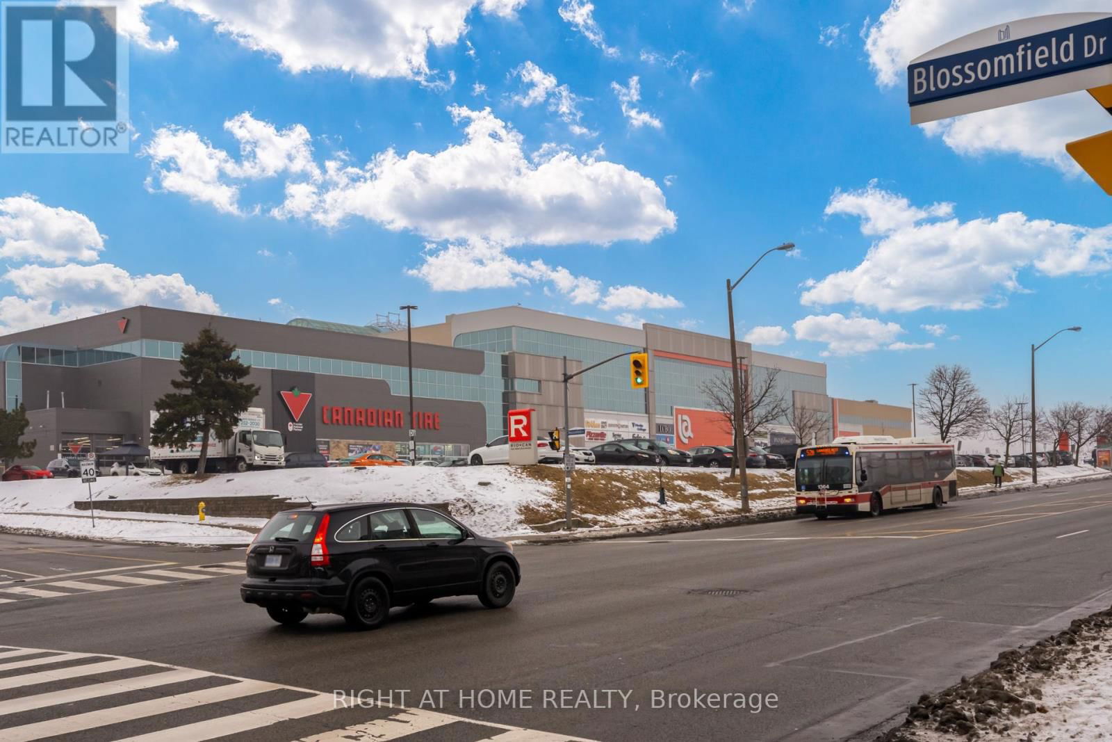 52 - 719 LAWRENCE AVENUE WEST Image 39