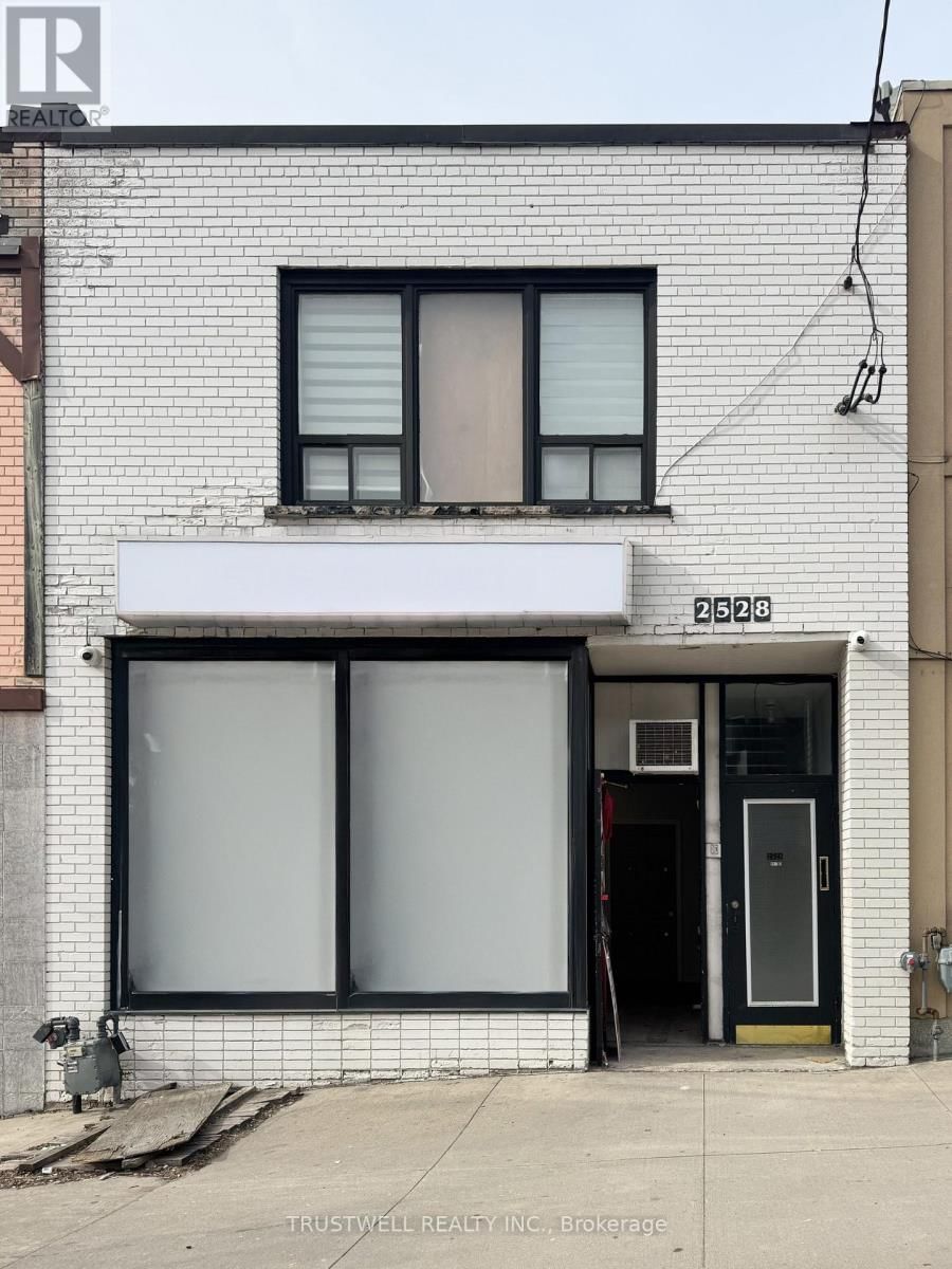 2528 EGLINTON AVENUE WEST Image 1