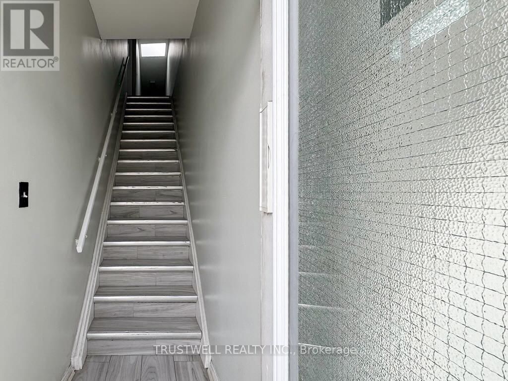 2528 EGLINTON AVENUE WEST Image 2