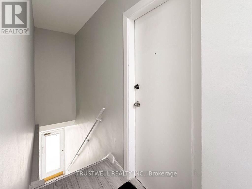 2528 EGLINTON AVENUE WEST Image 3