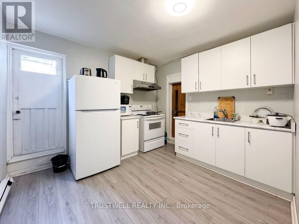 2528 EGLINTON AVENUE WEST Image 5