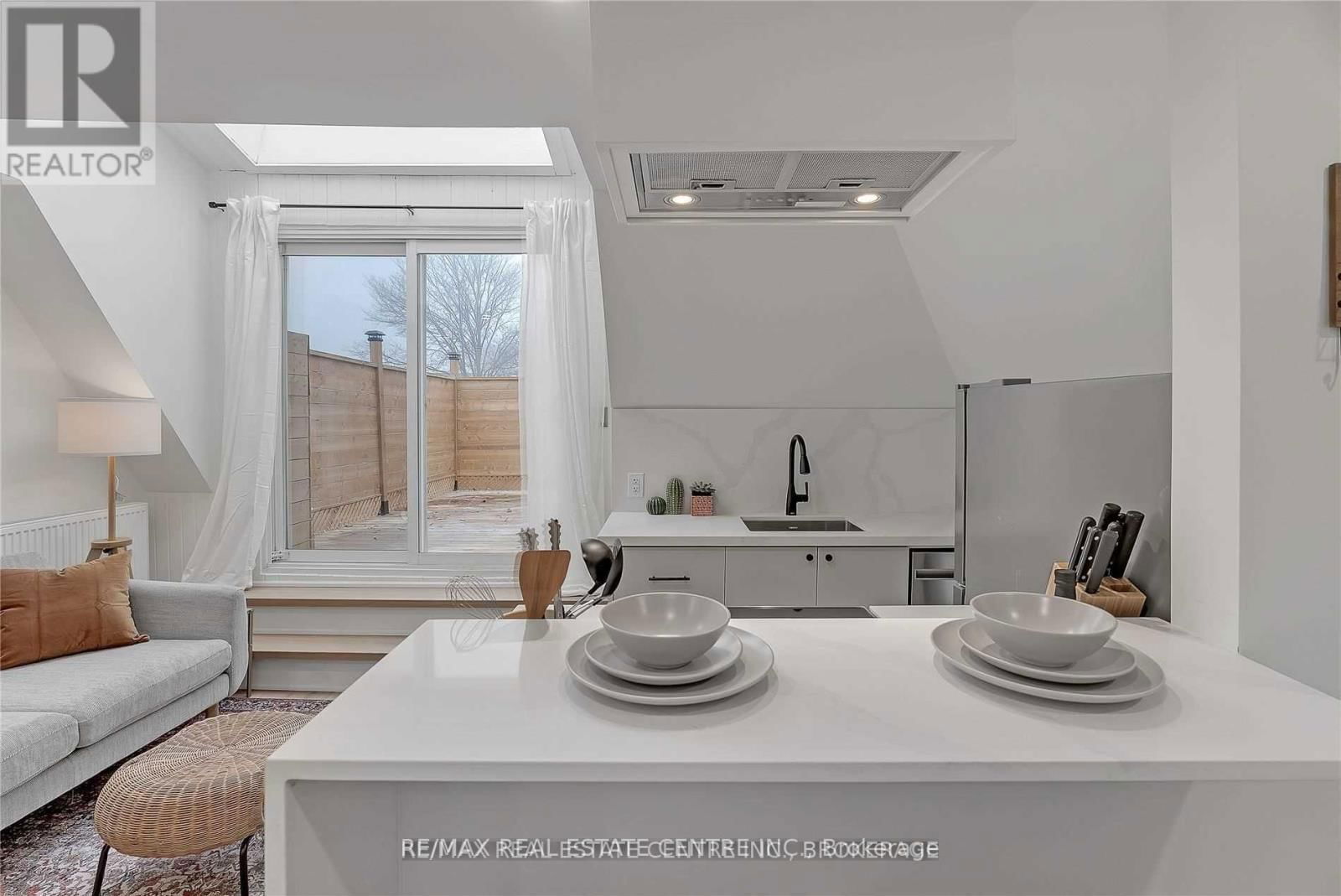Loft - 76 SPRINGHURST AVENUE Image 12