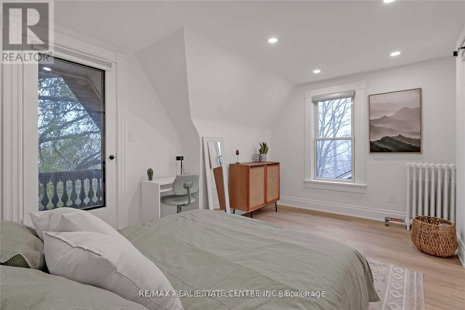 Loft - 76 SPRINGHURST AVENUE Image 16