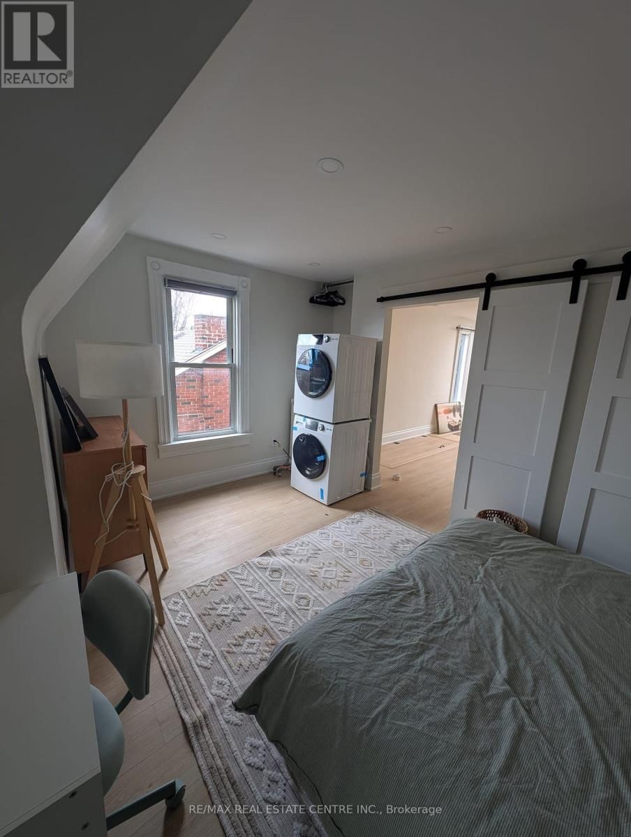 Loft - 76 SPRINGHURST AVENUE Image 18