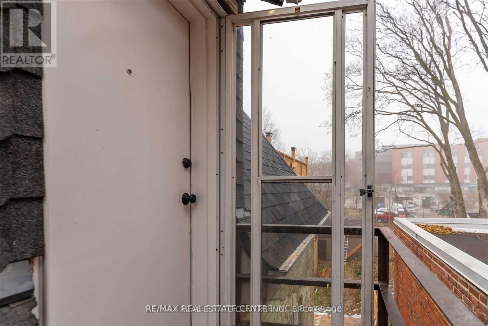 Loft - 76 SPRINGHURST AVENUE Image 25