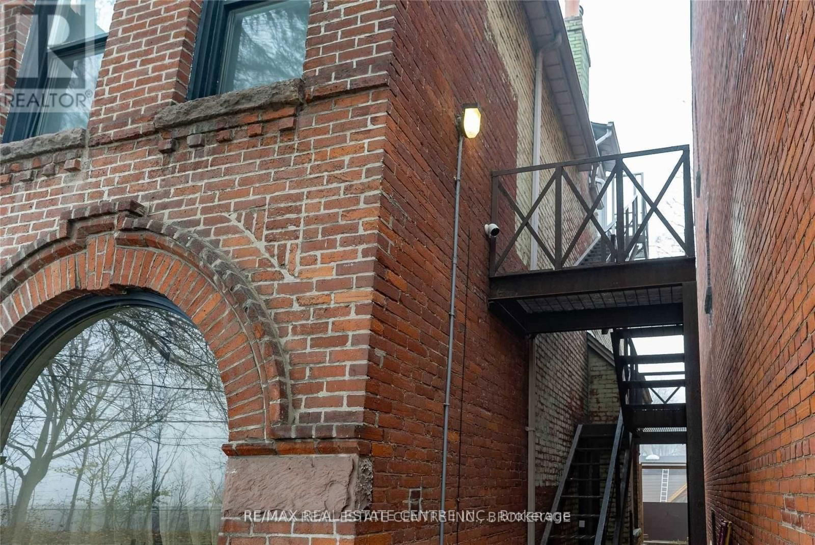 Loft - 76 SPRINGHURST AVENUE Image 26