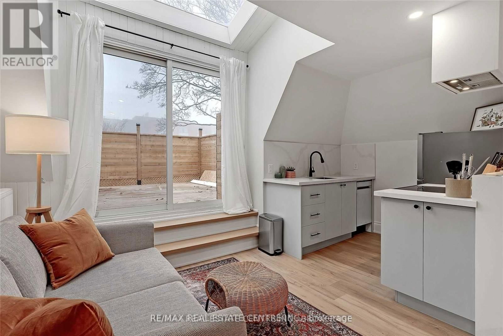 Loft - 76 SPRINGHURST AVENUE Image 3