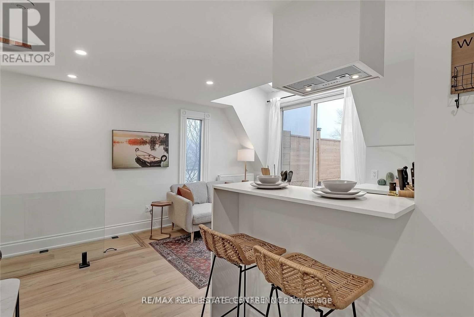 Loft - 76 SPRINGHURST AVENUE Image 4