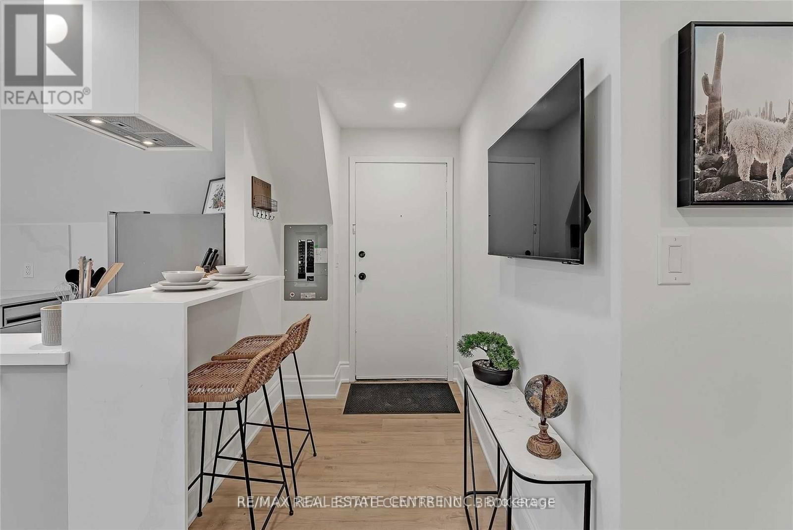 Loft - 76 SPRINGHURST AVENUE Image 6