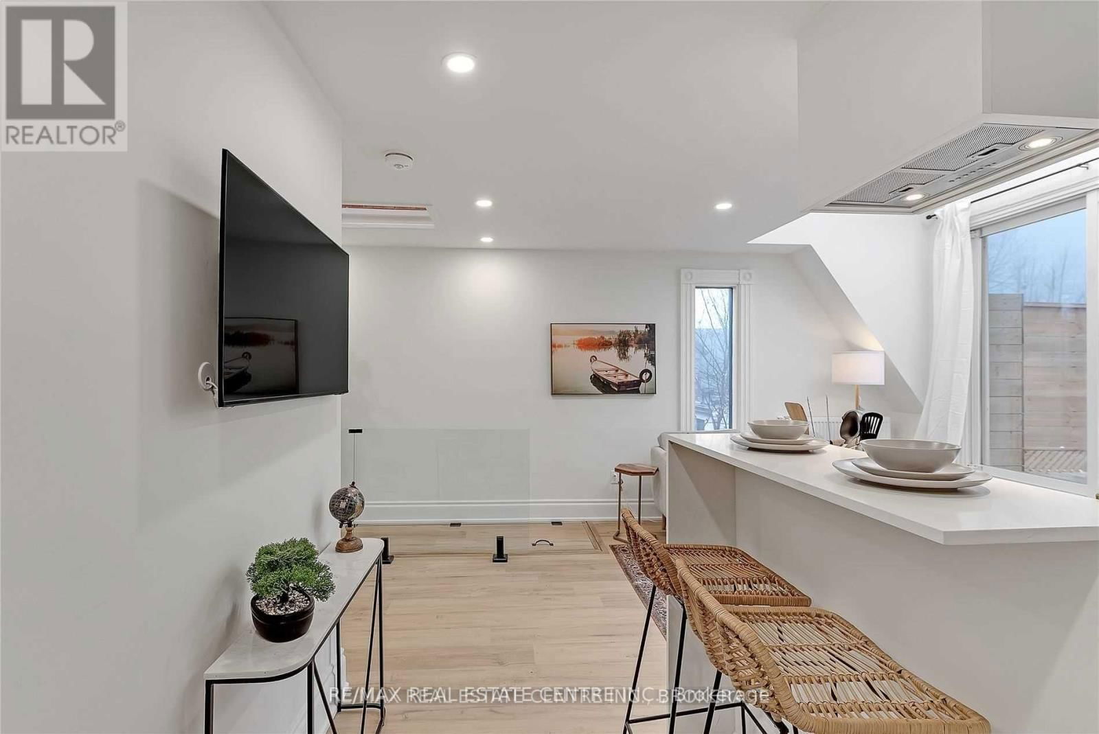 Loft - 76 SPRINGHURST AVENUE Image 7
