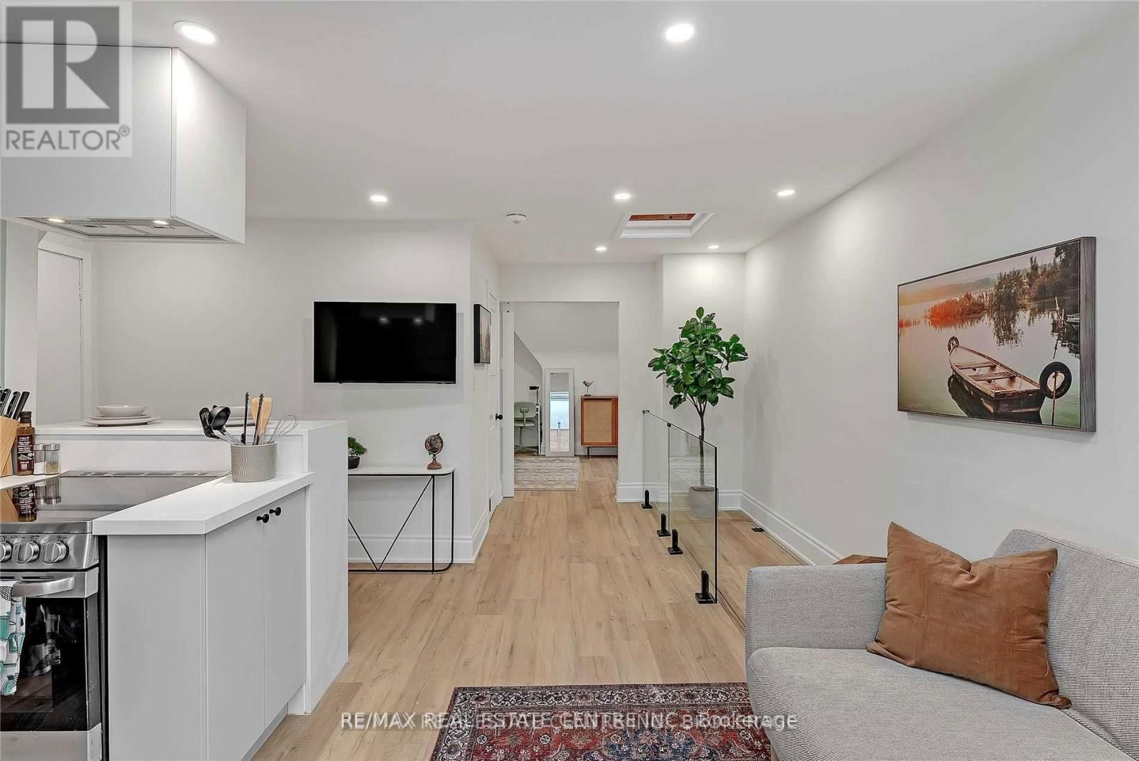Loft - 76 SPRINGHURST AVENUE Image 8