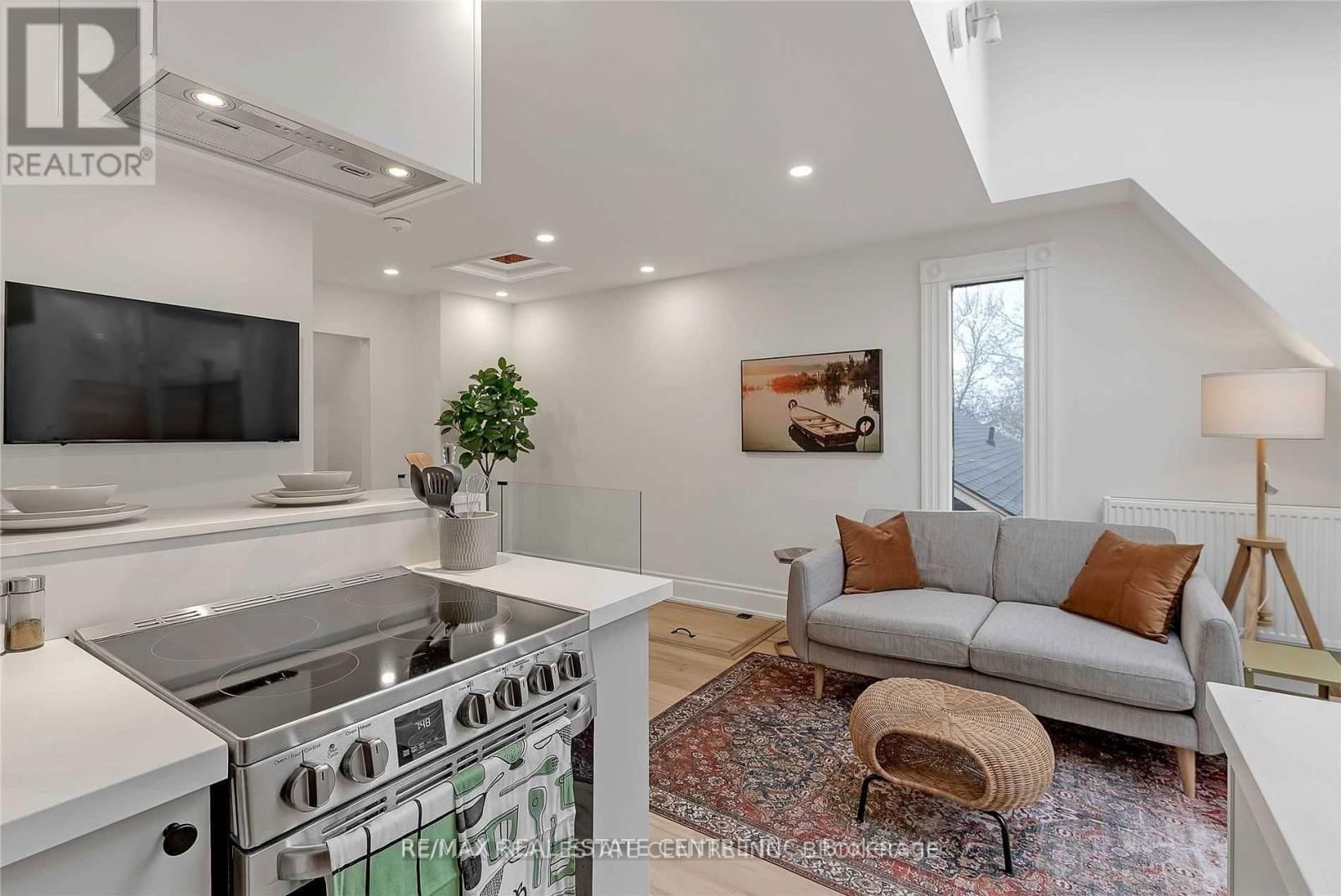 Loft - 76 SPRINGHURST AVENUE Image 9