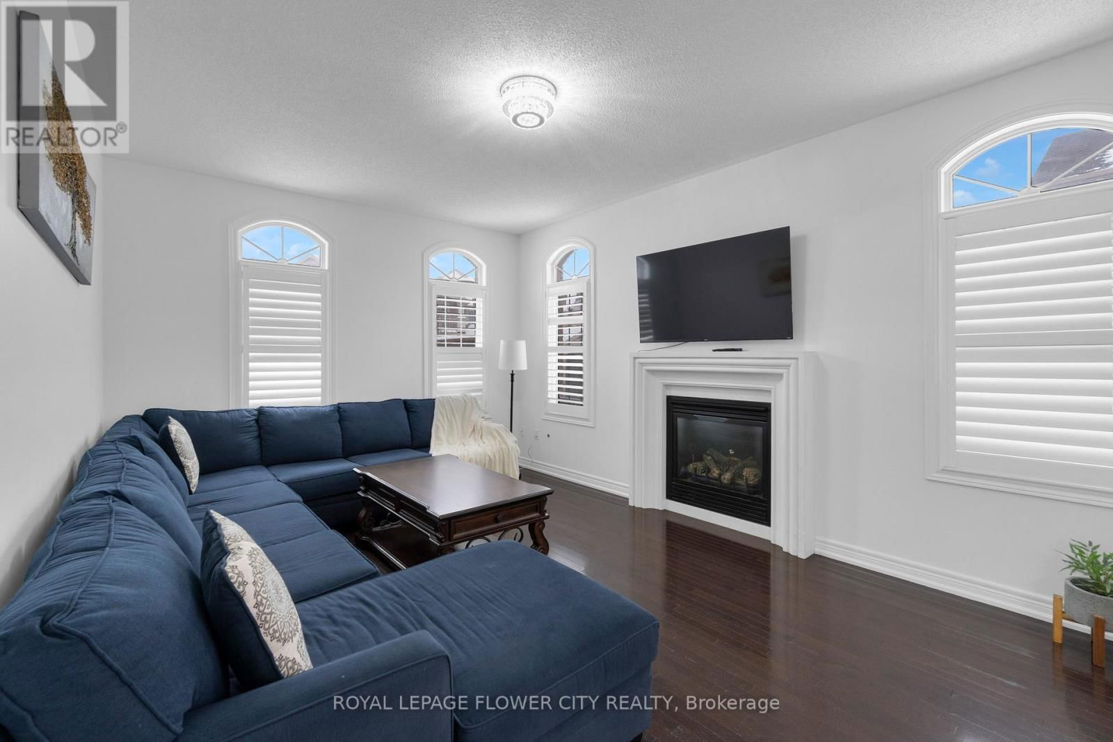28 DRUMMONDVILLE DRIVE Image 11