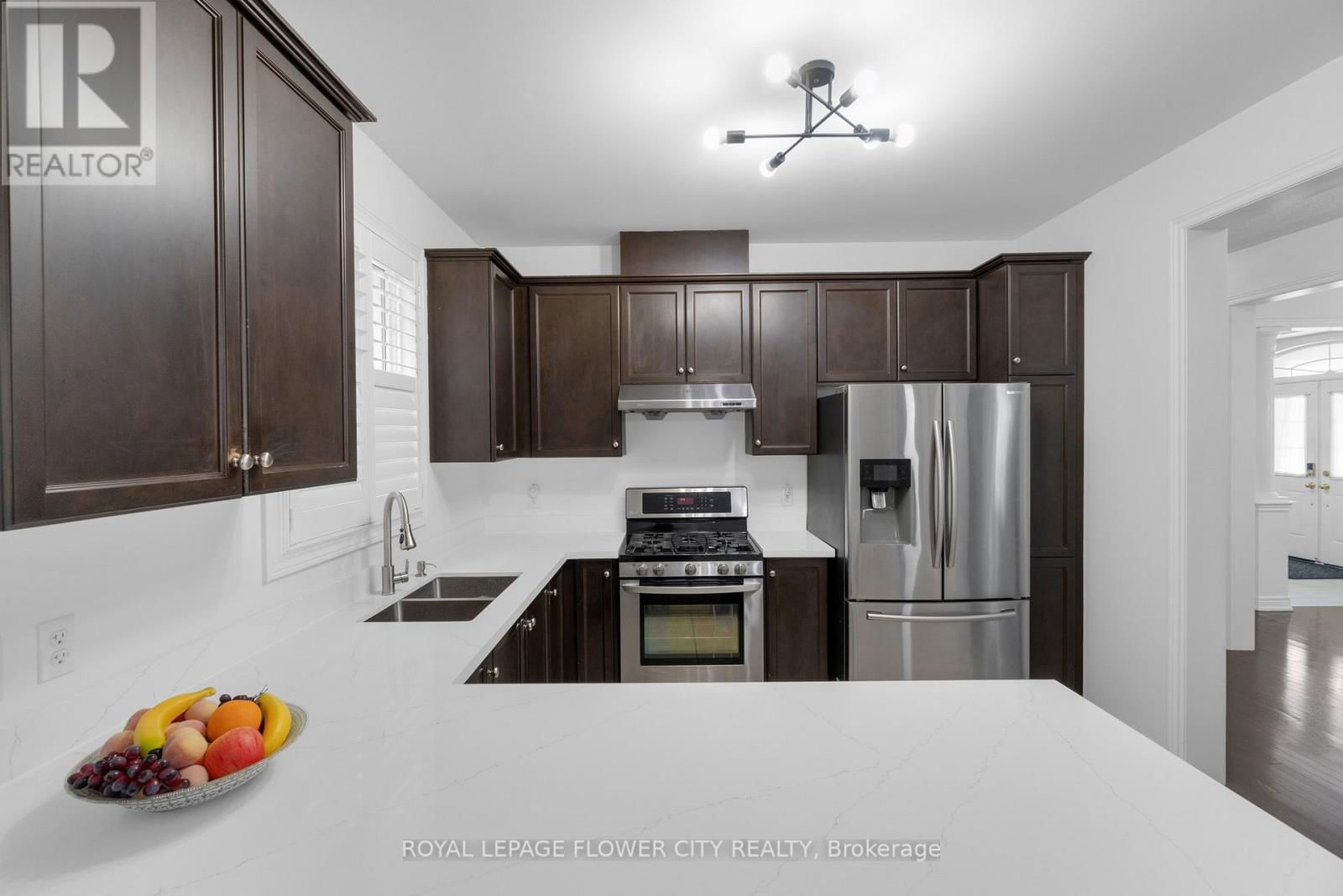 28 DRUMMONDVILLE DRIVE Image 15