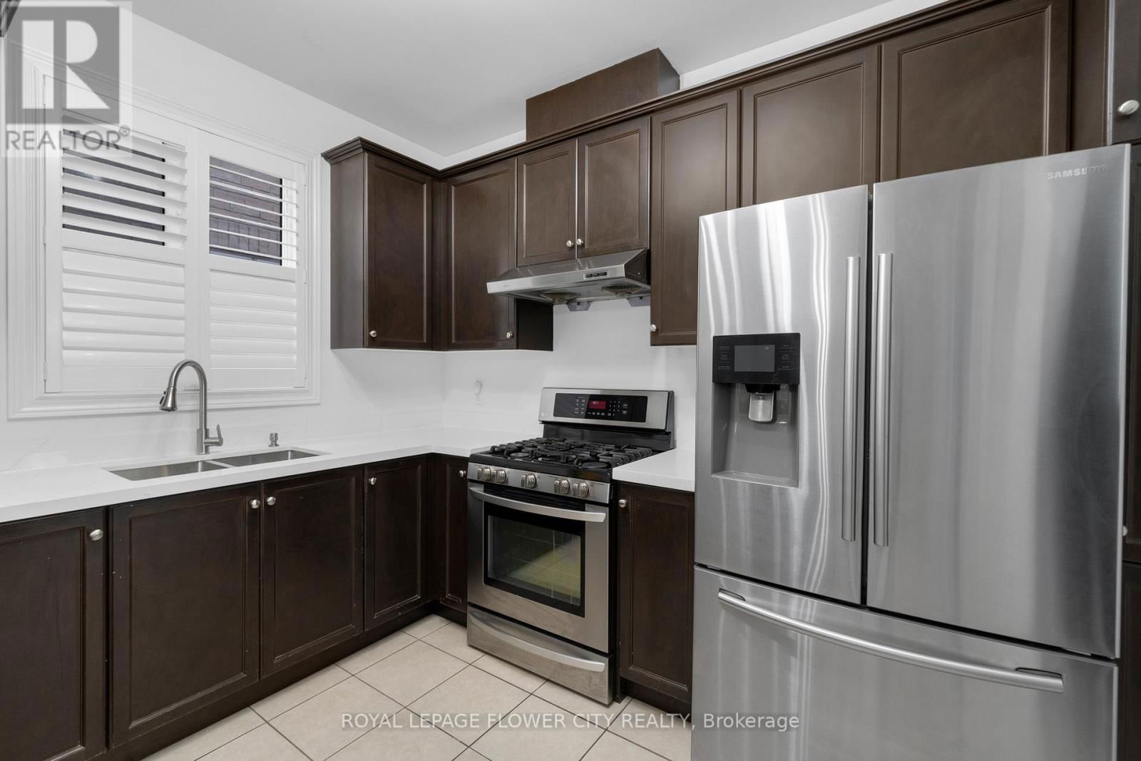 28 DRUMMONDVILLE DRIVE Image 16