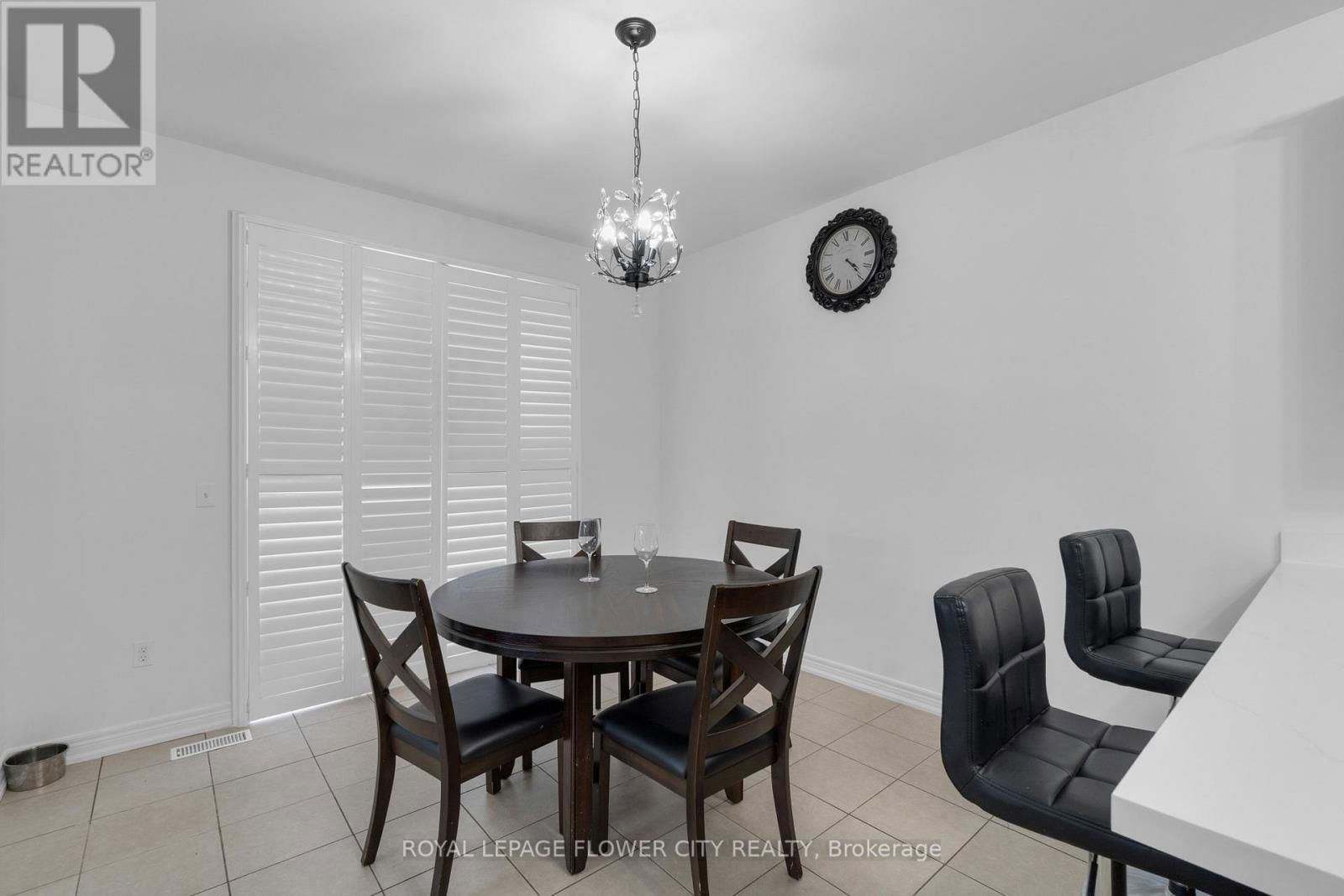 28 DRUMMONDVILLE DRIVE Image 17