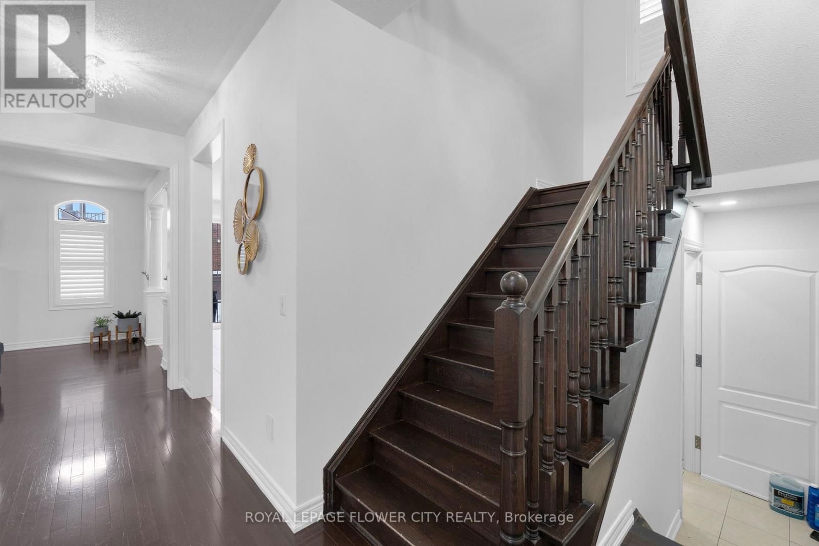 28 DRUMMONDVILLE DRIVE Image 21