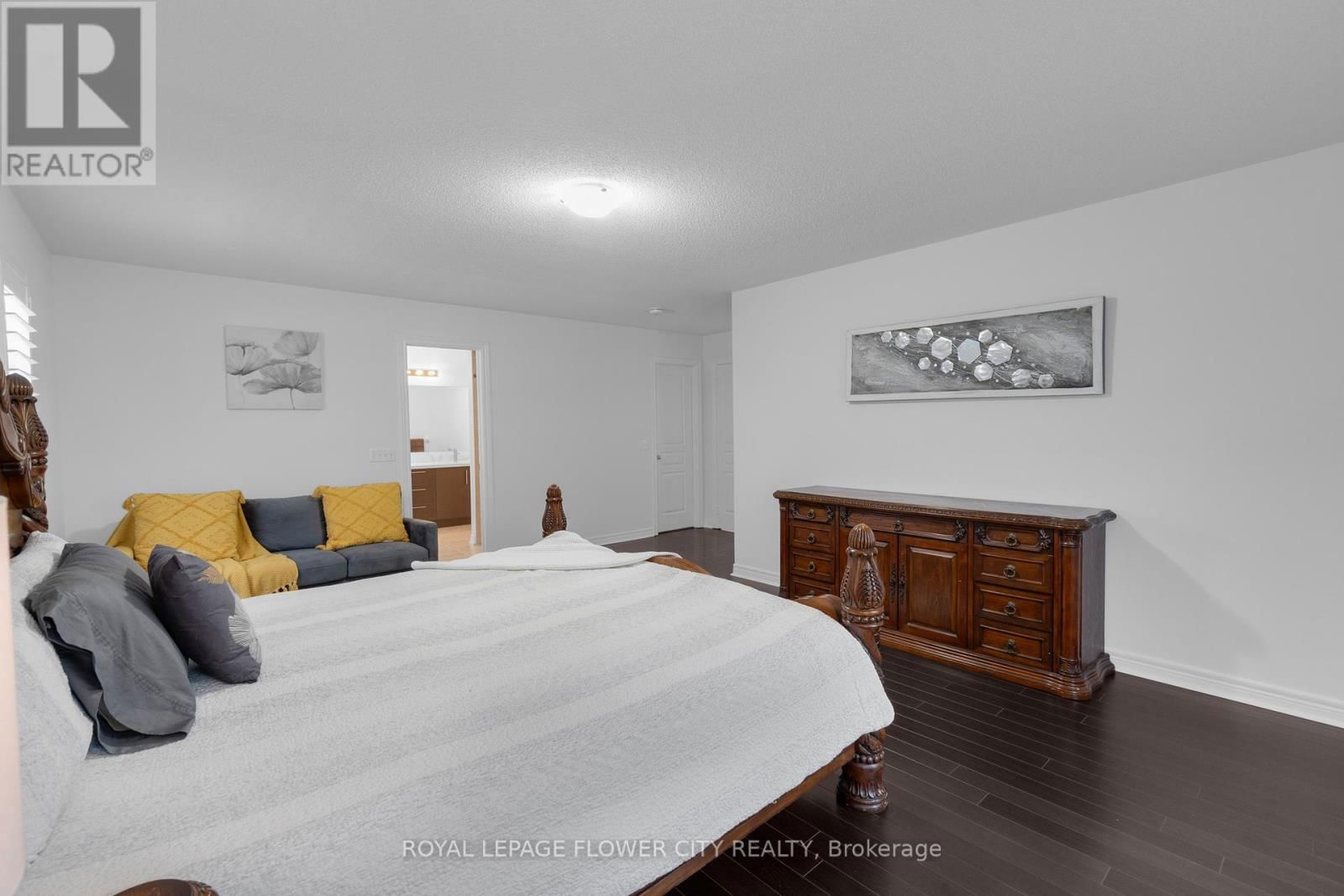 28 DRUMMONDVILLE DRIVE Image 25