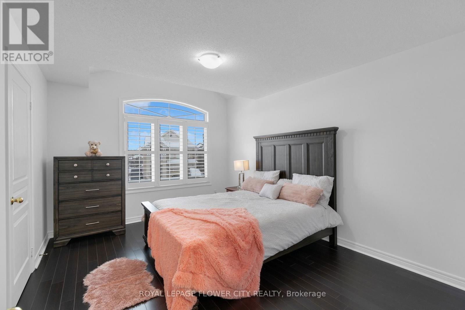 28 DRUMMONDVILLE DRIVE Image 32
