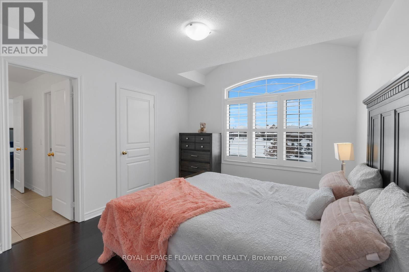 28 DRUMMONDVILLE DRIVE Image 33