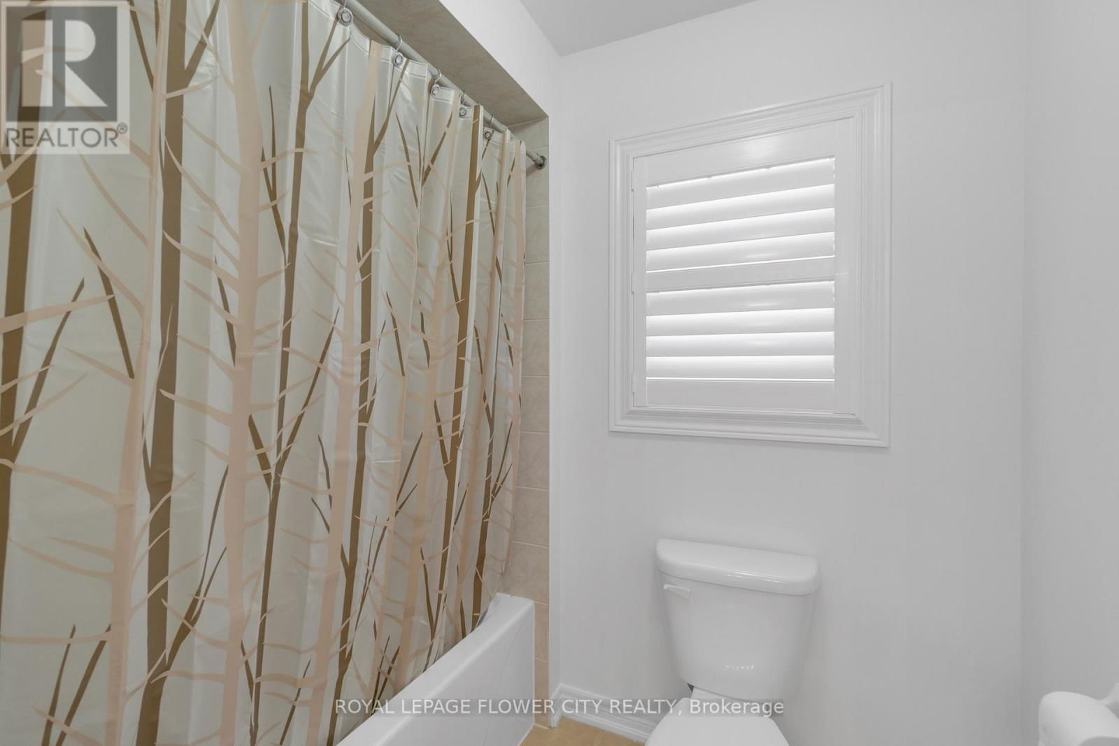 28 DRUMMONDVILLE DRIVE Image 35