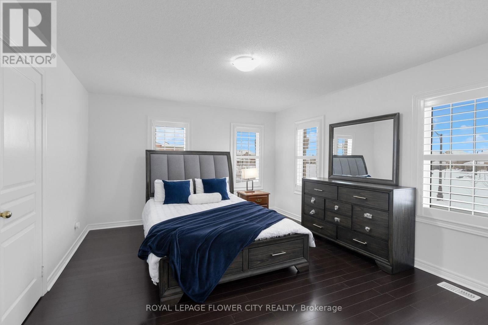 28 DRUMMONDVILLE DRIVE Image 37