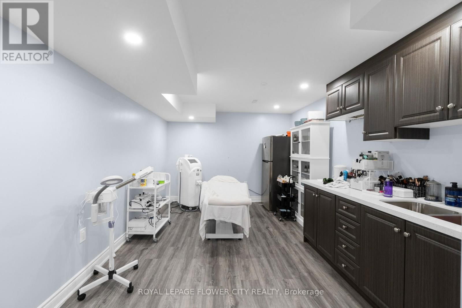 28 DRUMMONDVILLE DRIVE Image 48