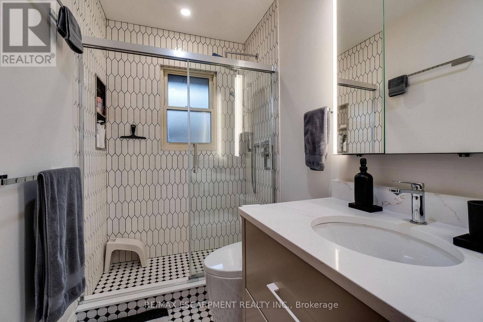 1435 ALFRED CRESCENT Image 34