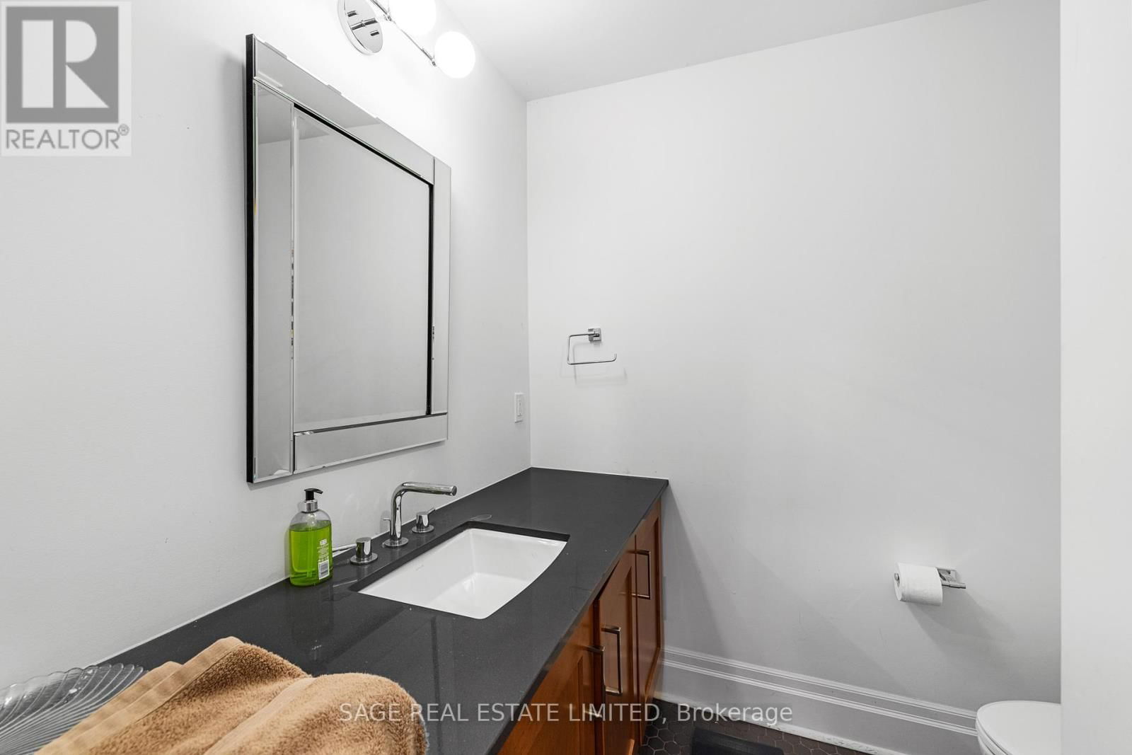 3A - 1 LANSDOWNE AVENUE Image 9