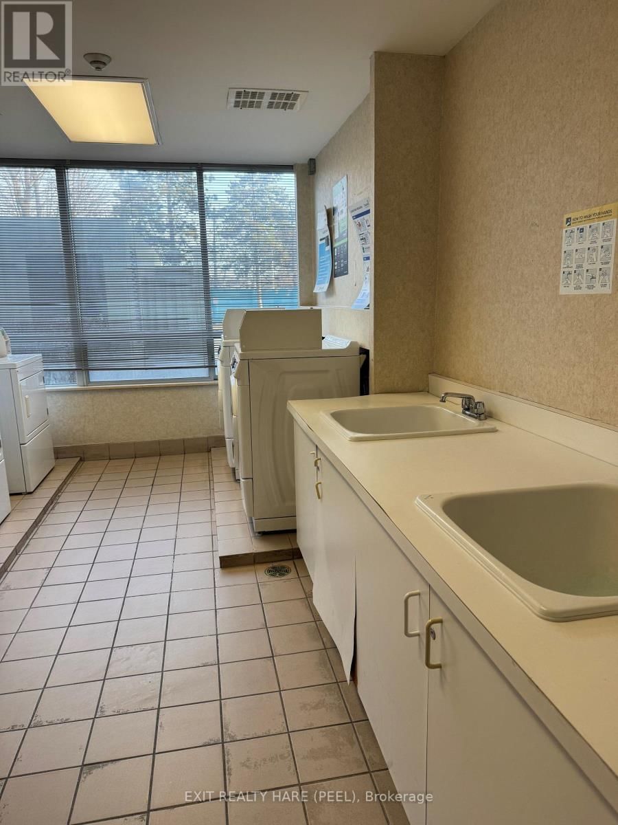 1002 - 26 HANOVER ROAD Image 34