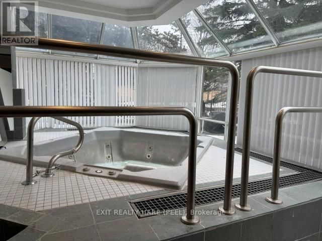 1002 - 26 HANOVER ROAD Image 44