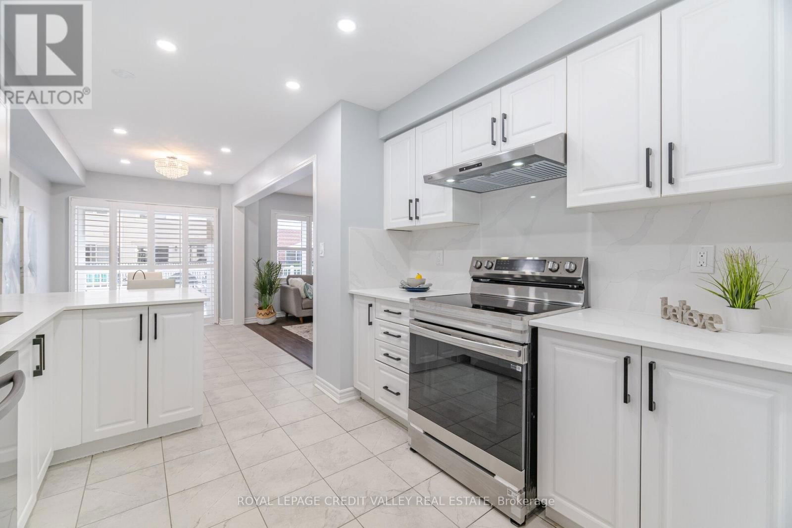 114 WHITLOCK AVENUE Image 17