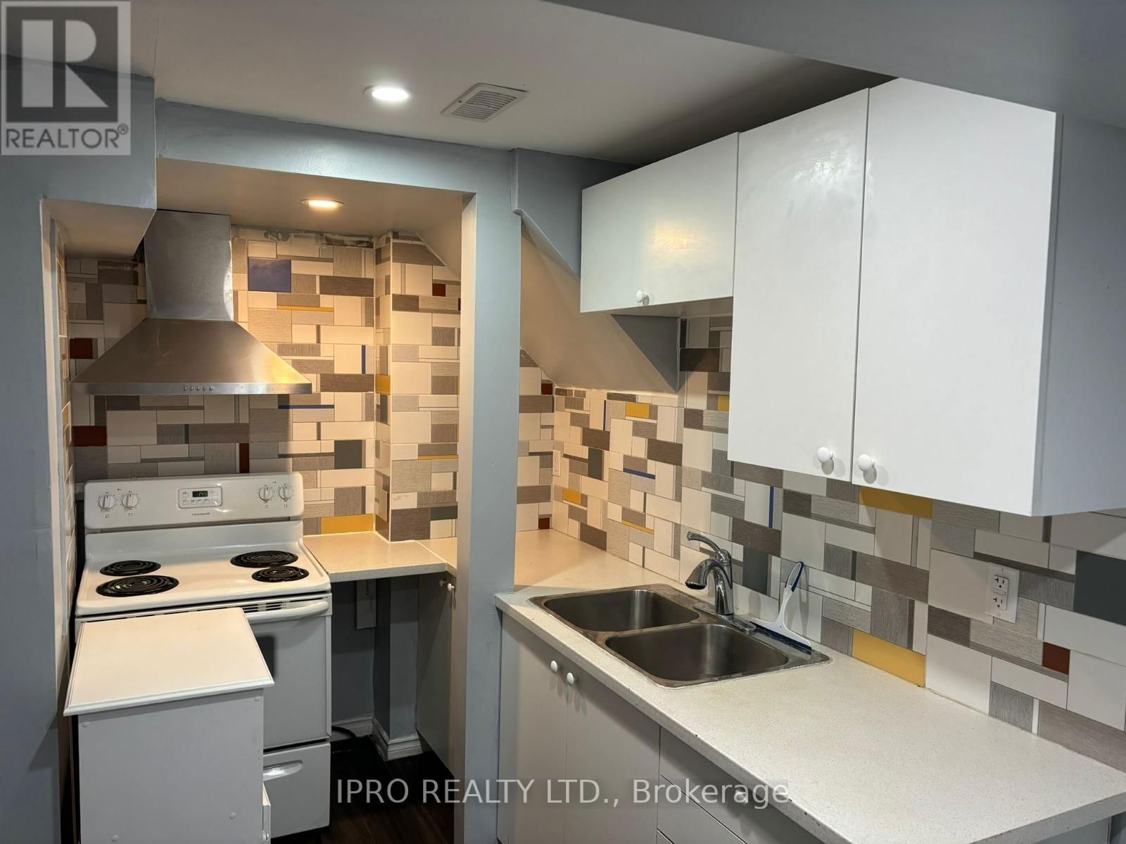 Bsmt - 3 OSWALD ROAD Image 11
